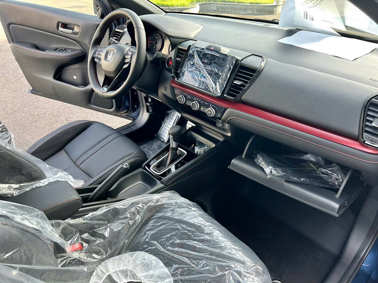 z6391254811039 71724f660d89b852e33f73aa1ad8419a Honda City 2025 – Sedan Đáng Mua Nhất Phân Khúc | Ưu Đãi 100% Trước Bạ Tháng 7